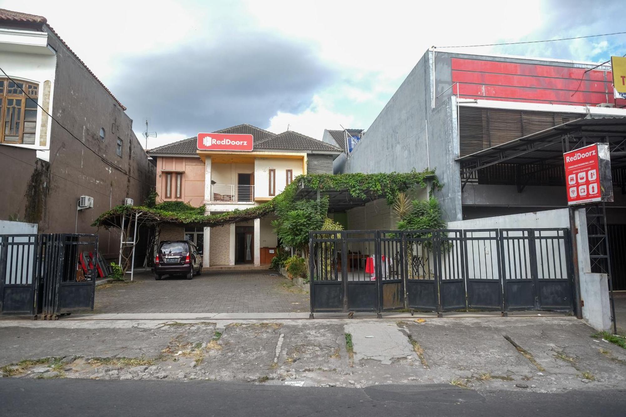 Reddoorz Syariah Near Pakuwon Mall Jogja Kejayan Εξωτερικό φωτογραφία